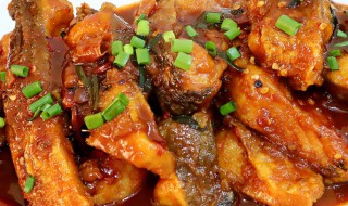 红烧鱼怎么做最好吃（红烧鱼怎么做 家常做法）