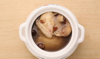 儿童喝的鸽子汤怎么炖 青少年喝鸽子汤适合放什么炖