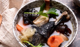 鸡炖什么汤（孕妇可以喝鸡炖什么汤）