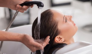 冬天用冷水洗头的危害（冬天用冷水洗头的危害是什么）