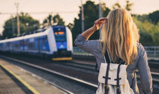 火车补卧铺票在几号车厢（坐火车补卧铺票到哪节车厢补）