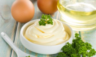 蛋黄酱搭配什么吃（蛋黄酱搭配什么吃最好）