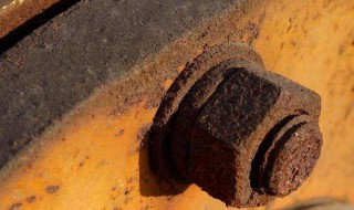 锈死螺丝快速拆卸技巧方法（螺丝除锈最简单的方法）