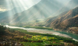 长江的长度（长江的长度是6300千米,比黄河的2倍少4700）