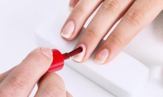 哪些东西可以卸指甲油 哪些东西可以卸指甲油涂指甲