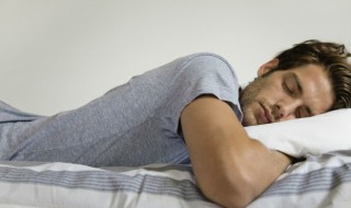 做梦梦见狗追我什么意思啊（做梦梦见狗追我什么意思啊男生）