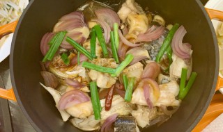 张亮的砂锅鱼头做法（砂锅鱼头视频）