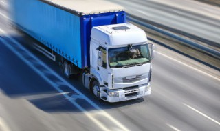 高速上的绿色激光灯是干嘛的（高速公路上的绿色激光灯）