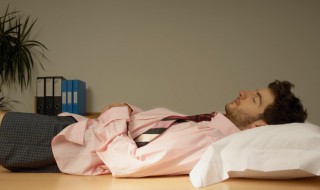 梦见被水困住是什么意思（梦到被水困住是什么意思）