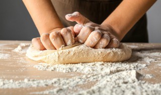 低筋中筋高筋面粉的区别与用途（低筋中筋高筋面粉的区别与用途视频）