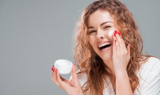 先抹素颜霜还是防晒霜 先涂素颜霜还是先涂防晒