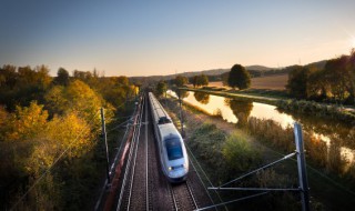 高铁可以提前多久进站（高铁晚点查询）