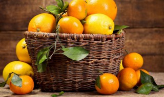 橘子汁的黄印怎么洗（橘子汁的黄印怎么洗一两天了）