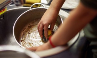 不锈钢锅烧黄了怎么能复原 不锈钢锅烧发黄了怎么办擦亮