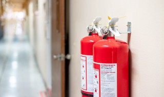 干粉灭火器适用于哪几类火灾(干粉灭火器的使用方法及注意事项)