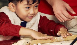 圆饺子皮的包法（饺子的简单包法）