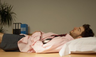 女人梦见蚯蚓是什么意思（女人梦见蚯蚓是什么意思爬自己胳膊上）