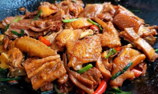 炖鸡肉块（炖鸡肉块怎么炖）