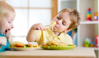 幼儿园进餐常规注意事项（幼儿园进餐常规注意事项）