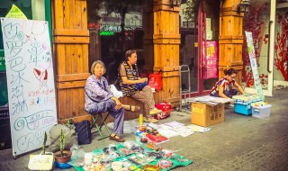 地摊卖什么最挣钱 女孩子摆地摊卖什么最挣钱