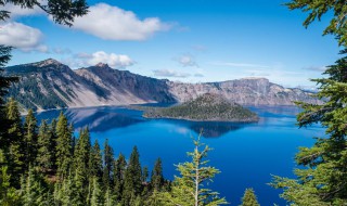 火山口湖是怎么形成的（火山口湖是怎么形成的?）