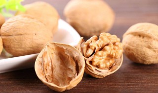 吃核桃有什么好处和坏处 吃核桃有什么好处和坏处一天吃多少合适