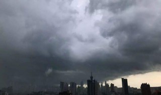 梦见下大雨是什么意思（做梦梦见下大雨是什么意思）