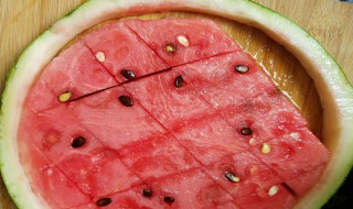 西瓜冰淇淋怎么做（西瓜冰淇淋怎么做好吃）