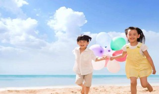 形容海边玩的心情短语（形容海边玩的开心语句）