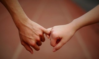 晒男朋友的说说简短的（晒男朋友的说说幽默）