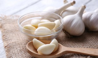 糖醋蒜的腌制方法家常（糖醋蒜的腌制方法家常简单）