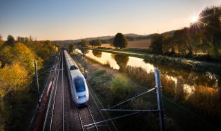 乘坐高铁可以带白酒吗(乘坐高铁可以带白酒吗?带多少)