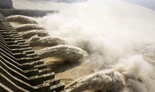 下游洪涝为什么三峡还泄洪 下游洪涝为什么三峡还泄洪呢