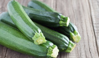 西葫芦丝凉拌做法（西葫芦丝凉拌做法沙拉酱）