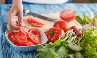 西红柿适合生吃还是熟吃 西红柿适合生吃还是熟吃好吃