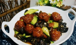溜丸子的做法 白菜木耳溜丸子的做法