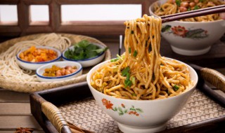 油泼棍棍面的做法(油泼棒棒面的做法)