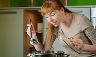 好吃简单酱鸡脖的做法（做酱鸡脖怎么做）