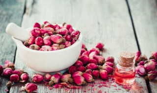 玫瑰花茶的泡法和功效（玫瑰花茶的泡法大全）