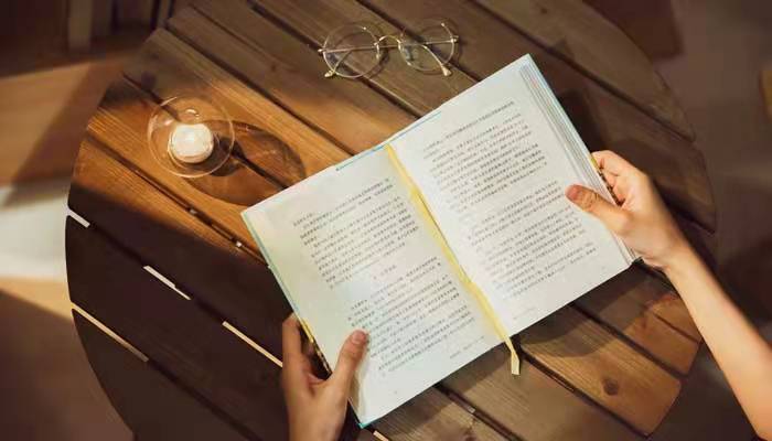 一棵棵榕树就像一顶顶撑开的绿绒大伞仿写比喻句	 一棵棵榕树就像一顶顶撑开的绿绒大伞仿写比喻句缩句