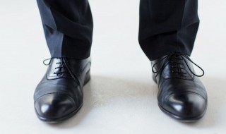 梦见别人给我买鞋是什么意思 梦见别人买鞋的征兆