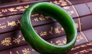 翡翠手镯的寓意和传说 关于翡翠手镯的寓意和传说