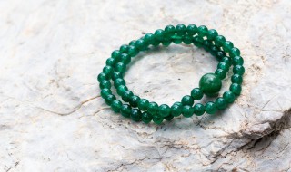 怎样鉴别翡翠真假 鉴别翡翠真假的方法