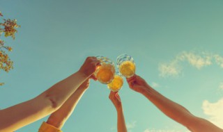 啤酒加什么好喝一点（哈尔滨啤酒加什么好喝一点）