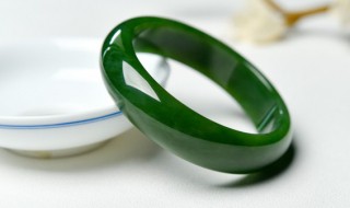 翡翠什么叫调水（翡翠什么叫调水调色）