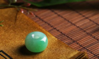 如何判断翡翠的真假(如何判断翡翠的真假好坏)