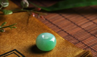 翡翠小珠子怎样看真假（翡翠珠子有假的吗）