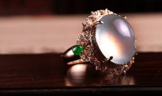 翡翠和玉有什么区别哪个更好 翡翠和玉的哪一个更好?