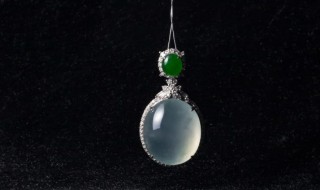 人带翡翠有什么好处 带什么翡翠对身体好