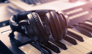 baby你不要走好不好留下来吧是什么歌(baby不要走歌词)